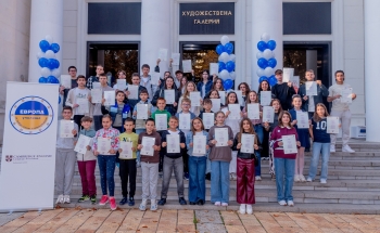 Училища ЕВРОПА – Добрич връчиха 56 сертификата на Cambridge English на свои ученици
