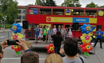 Весел празник за 25 годишнината на Училища ЕВРОПА в Шумен