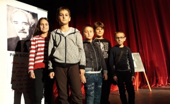 Чудото на коледния дух в Училища ЕВРОПА - Перник